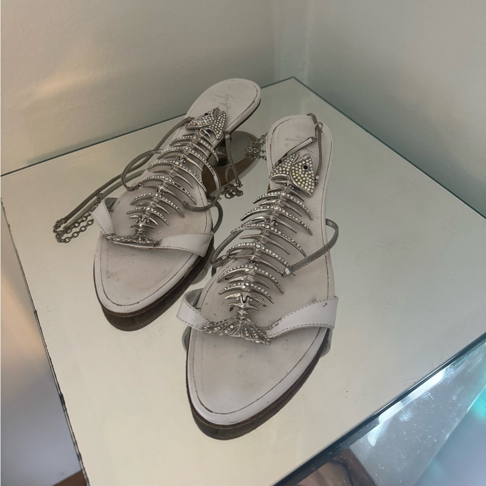 Giuseppe Zanotti white and silver fish sandals! Iconic! Size 37.5